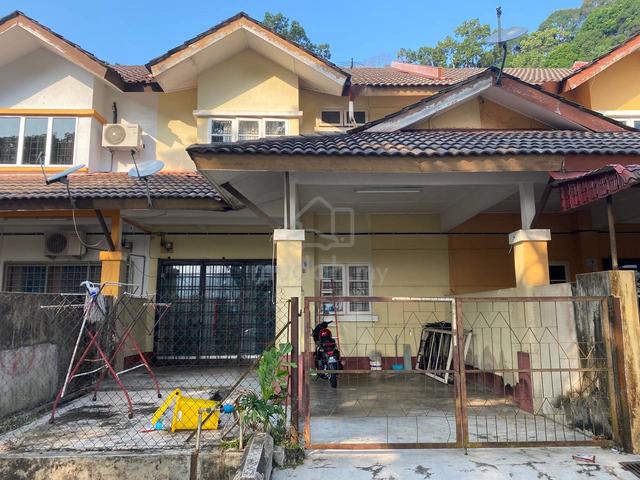 Teres 2 tingkat semambu dah ade penyewa depan padang 1