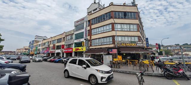 Damai Perdana 3sty Corner Shop For Rent 1