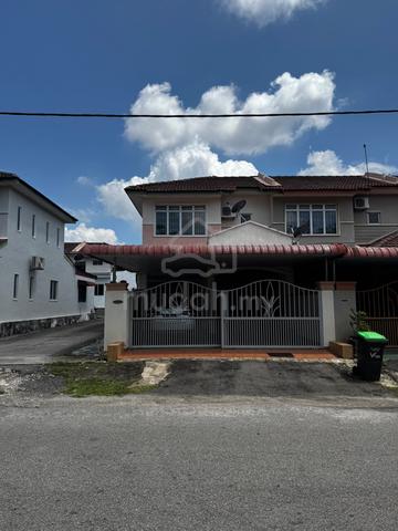 Bandar Puteri Jaya 2-storey terrace house end lot. 1
