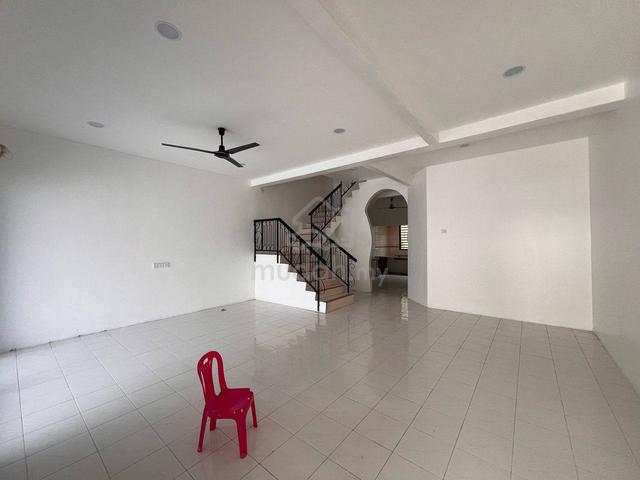 Menglembu Double Storey House For Rent 2