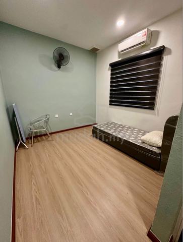 Master room for rent 1