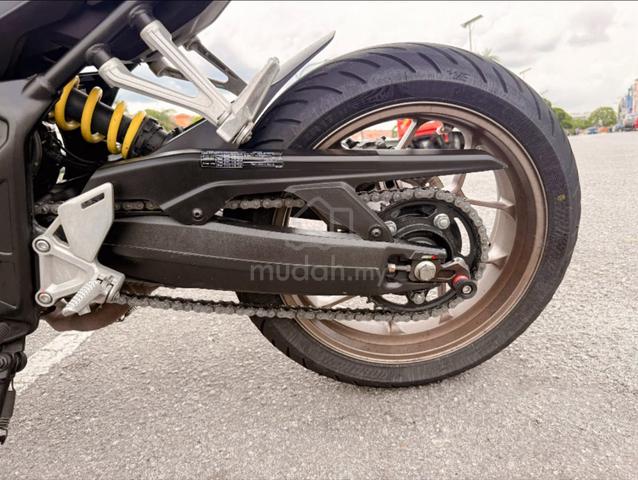 Tip Top Low Mileage Honda CB650R - photo 9 of 11