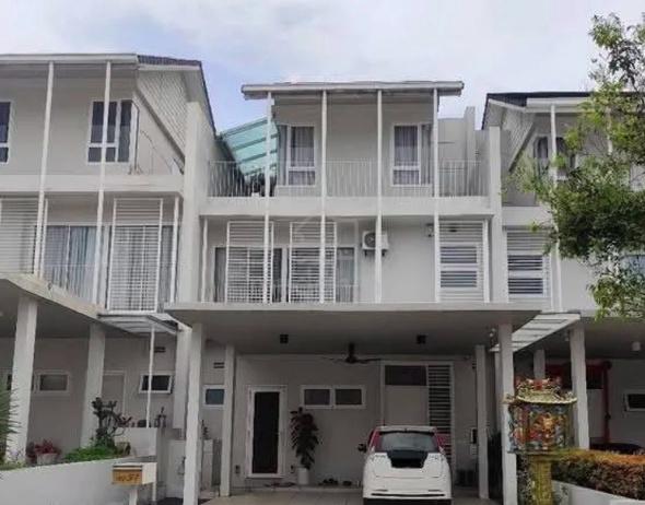 [BELOW MARKET 500K]3Storey Premium Terrace Senja Residence The Mines 1