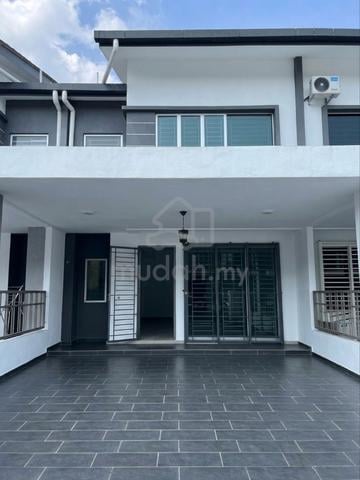 House For Rent at Kg Jawa, Klang, 4 Bedroom, 4 Bathroom With Parking 1