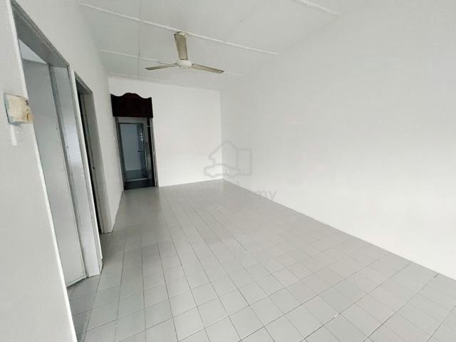 Taman Johor Jaya, Jalan Teratai, Basic Condition, Below market 1