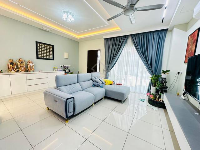 Residensi Bukit Kecil G/Guarded Fully Renovated & Furnished 3-Storey ! 1