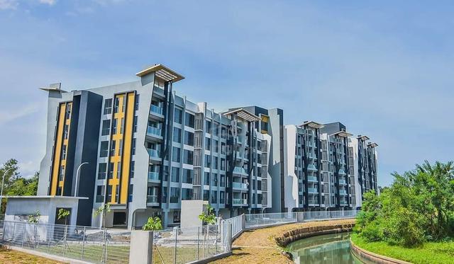 Riverside Residence 1