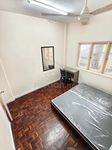 Short term Medium Room - SS15 BNM Apartment 3