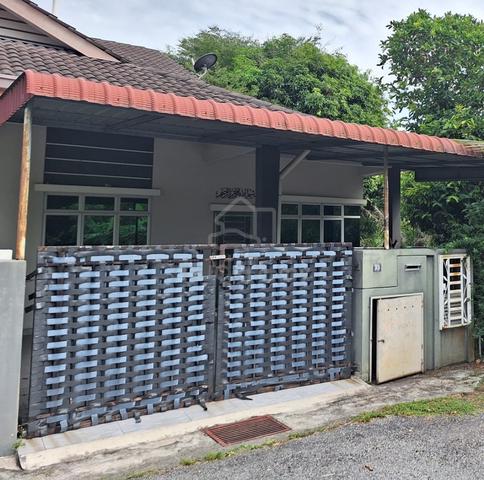 Rumah Semi D Setingkat END LOT Taman Changgang Jaya BANTING 1