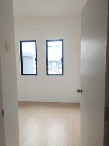Taman Akasia Semenyih Ground Floor Unit 1.5 Storey 1