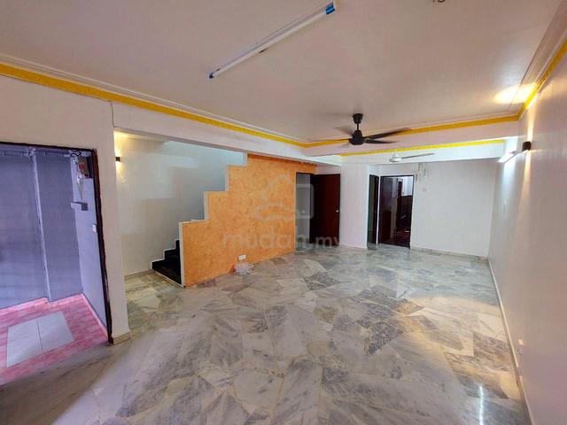 Fully Renovated 2.5-Storey house for Rent-Bdr Country Homes(Sept2026) 1