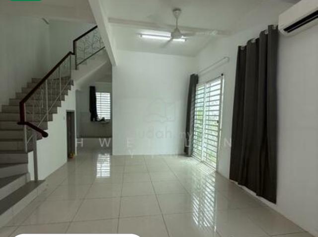 Intermediate Corner Maple Residence 3-Storey Butterworth For Sale 1