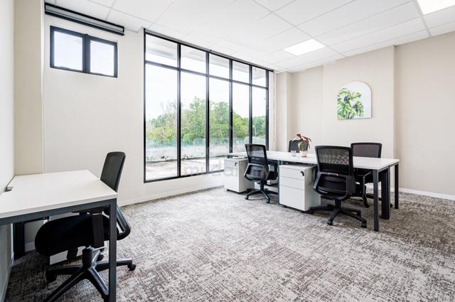 Access to office space for 5 persons in Regus Metrasquare 1