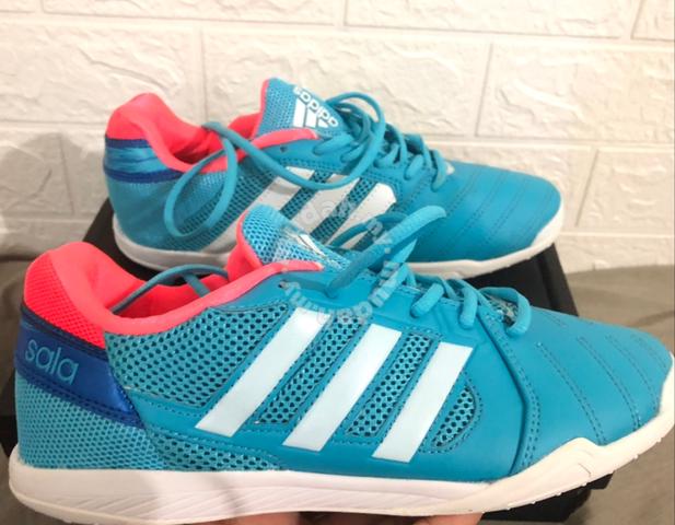 kasut futsal adidas
