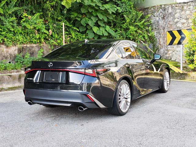 2021 Lexus IS300 2.0 (A) Version L, Dark wood - 4