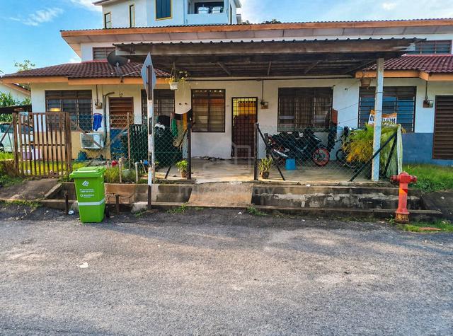 RUMAH TERES SETINGKAT UNTUK DI JUAL
Taman Dato Abd Rashid Salleh
📍 1