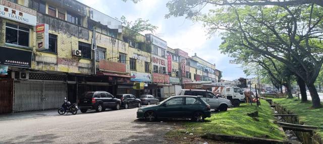 Kulai Three Storey Shoplot 1