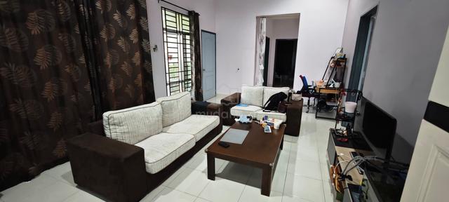 Bandar Bukit Raja Klang End Lot 34'x65 Full Extend Newly Painted 1