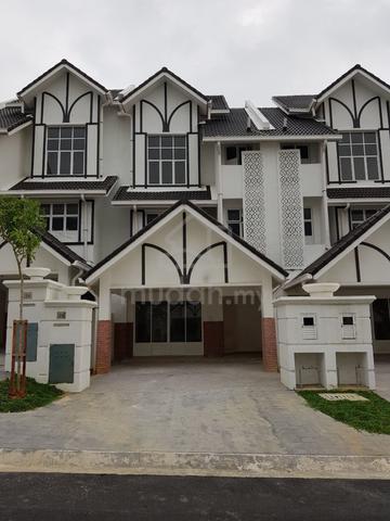 Anjung Sari, Setia Alam, Setia Utama 1