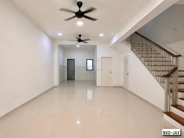 BELOW MARKET!! Setia Utama 2 Setia Alam 3-Storey Terrace House 1