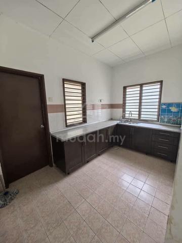 Jalan Zapin Bandar Bukit Raja 1.5 storey with kitchen cabinet 1