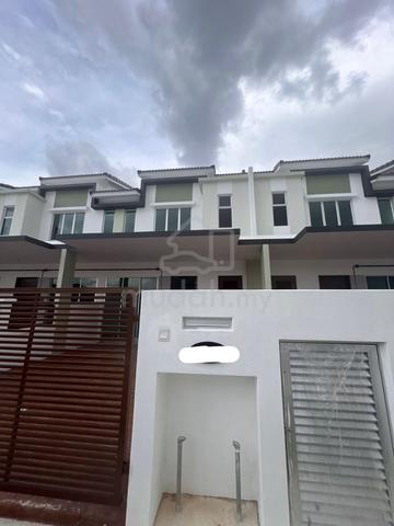 (FACING PLAYGROUND) Double Storey Terrace Saujana KLIA Primrose,Sepang 1