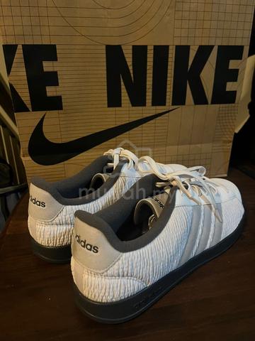 ORIGINAL ADIDAS White Bruins Like New - photo 4 of 5
