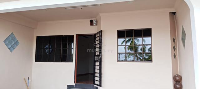 Skudai!!! 3B2B Single Storey For Rent With Partial Furnish/Best Price 1