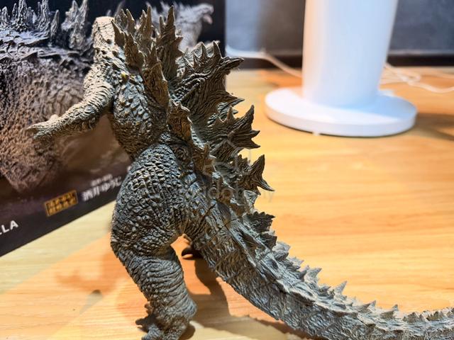 Godzilla figure - photo 3 of 4