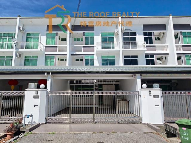 Triple Storey Terrace Intermediate House at Greenville, Senadin Miri 1