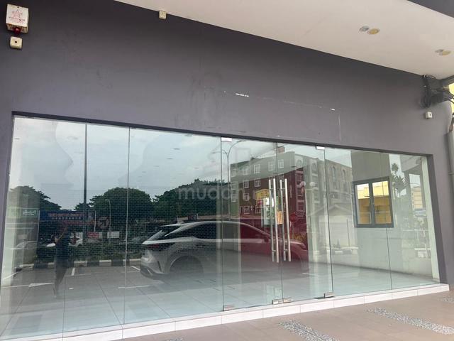 Huge Corner Shop Lot and Office Space For Rent In Melaka City Centre 1