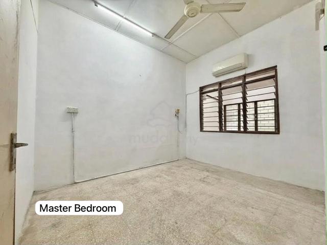 Selangor Klang Partially Furnished 1-Storey Terraced House For Rent 1