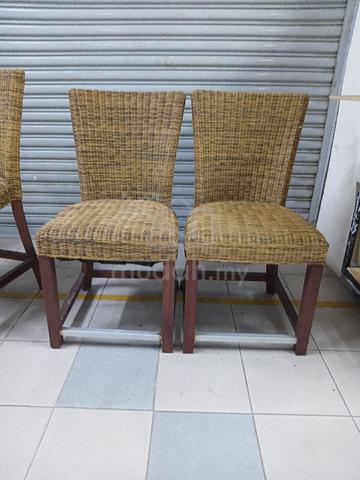 chair - photo 2 of 3