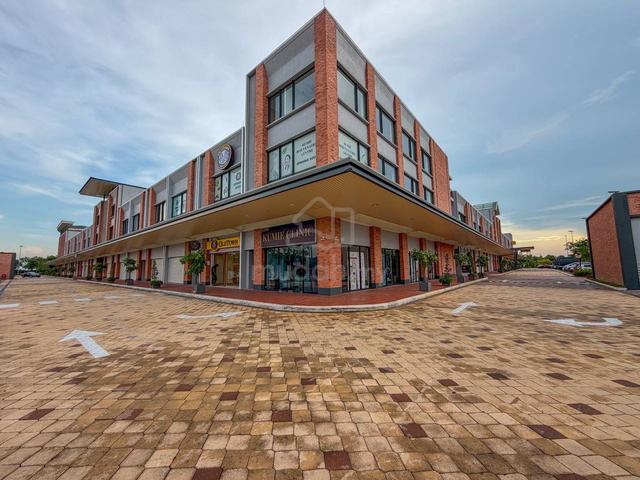 GROUND FLOOR FACING MAINROAD RETAIL SHOPLOT Townsquare Gamuda Cove 1