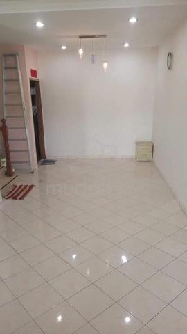 Room at Meru, Klang  1