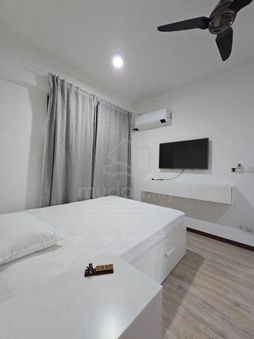 Middle Room for Rent - Rivercity Condominium 1