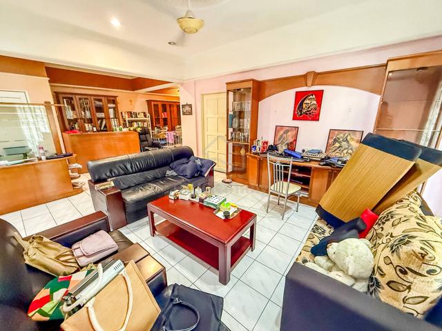 Bukit Awansari (OG Court) 1