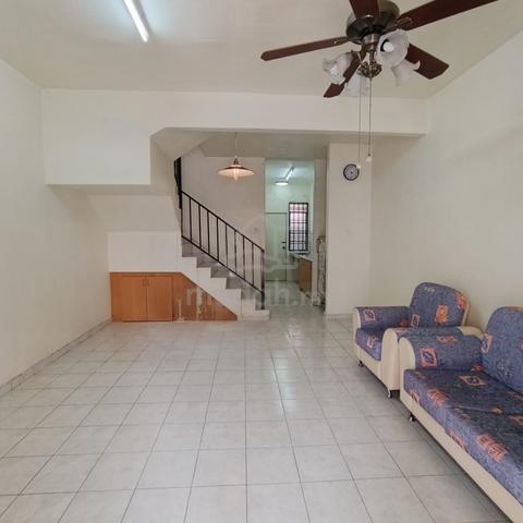 BMV Double Storey Medium Cost House @ Taman Sri Kluang For Sale 1
