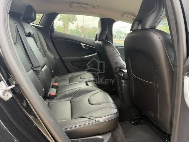|2017| Volvo V40 2.0 T4 Safety 1st Easy full Loan - 5