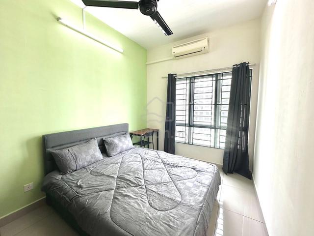 Modern & Newly Renovated MIDDLE room (M2)|OUG Parklane 1