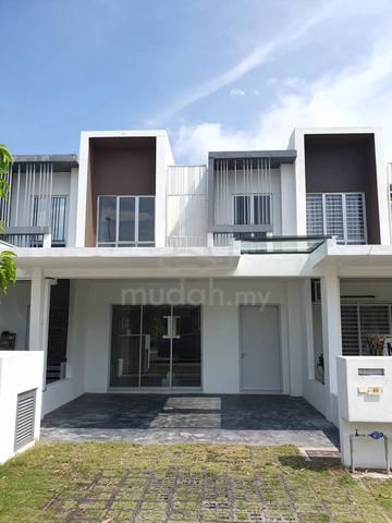 New 2-Storey Link House with Balcony Casa View Cybersouth Dengkil 1