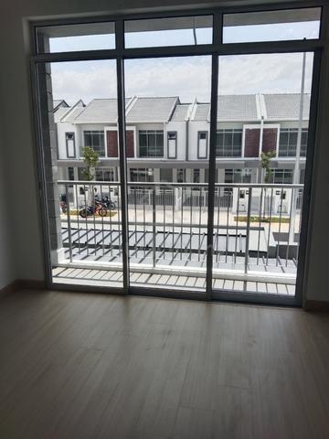 Selangor Puncak Alam Leasehold 2-Storey Terraced House For Sale 1