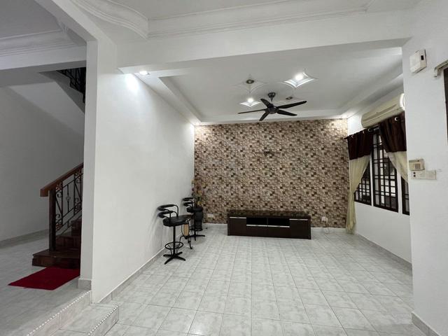Seri Alam , Jalan Rimbun , double storey house for Rent 1