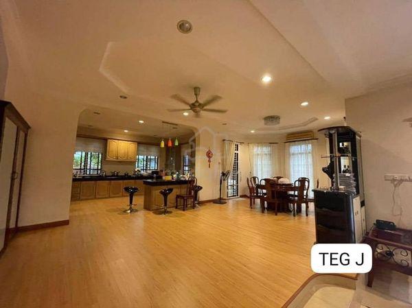 Sek 7Shah Alam Selangor Bungalow Renovated Move in Condition value buy 1
