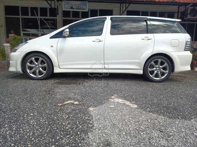 2004 Toyota WISH 2.0 Z (A) - 4