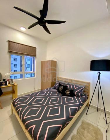Medium Room for Rent, Walking Distance to LRT/Monorel/MRT, Any Gender 1