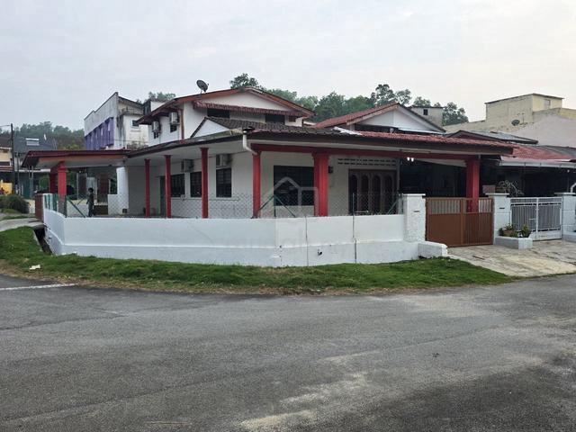 Corner lot 1 and half storey Taman glenview Kamunting for sale 1
