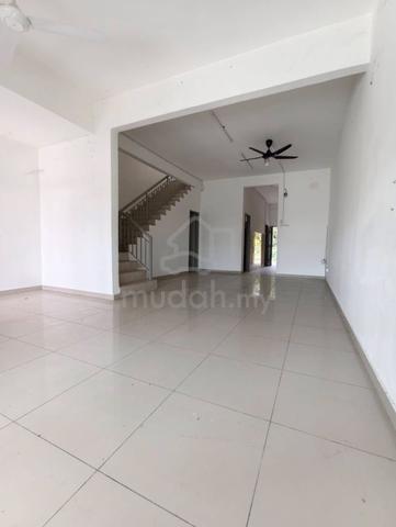 Freehold,2-storey terrace house,renovated. 1