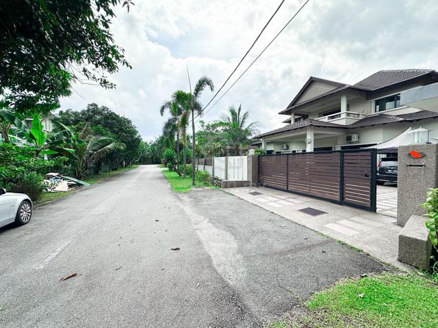 Spacious Double Storey Bangi Bungalow with Private Swimming Pool & Big 5