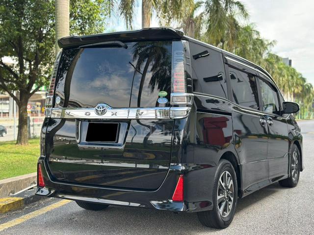 2018/2024 Toyota VOXY 2.0 ZS KIRAMEKI (A) F/LOAN - 5